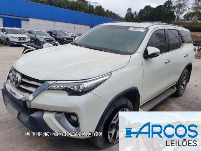TOYOTA HILUX SW4 19/19