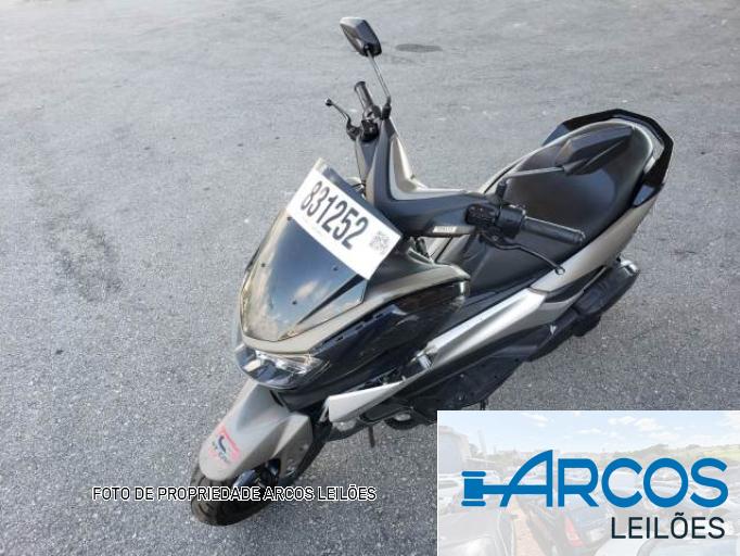 YAMAHA NMAX 18/18